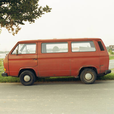 Bernhard Fuchs: AUTOS - FOTOGRAFIEN - Bookshop Anzenberger Gallery